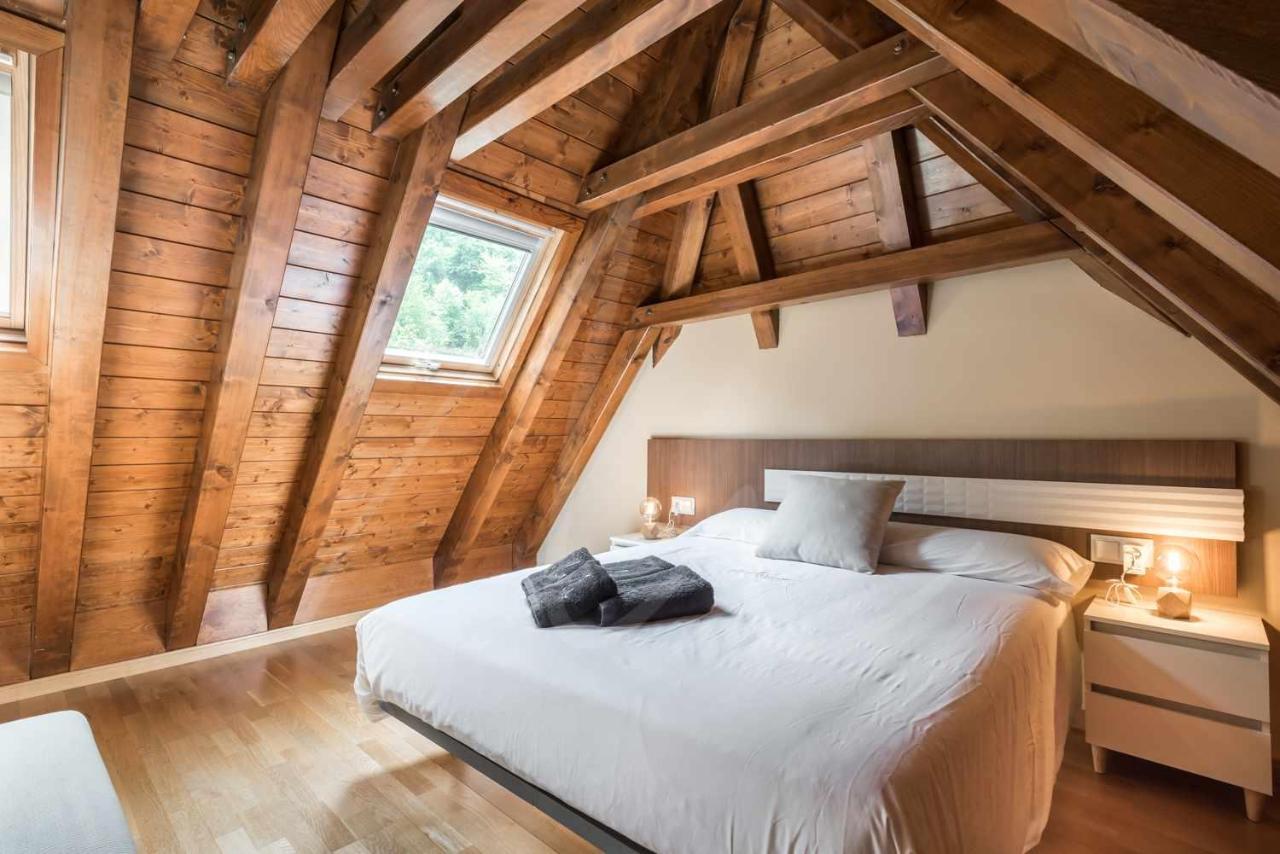 Casa Artiga De Lin By Seamount Rentals Les Bordes Екстер'єр фото