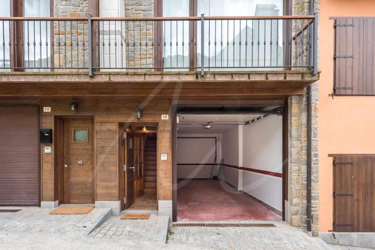 Casa Artiga De Lin By Seamount Rentals Les Bordes Екстер'єр фото