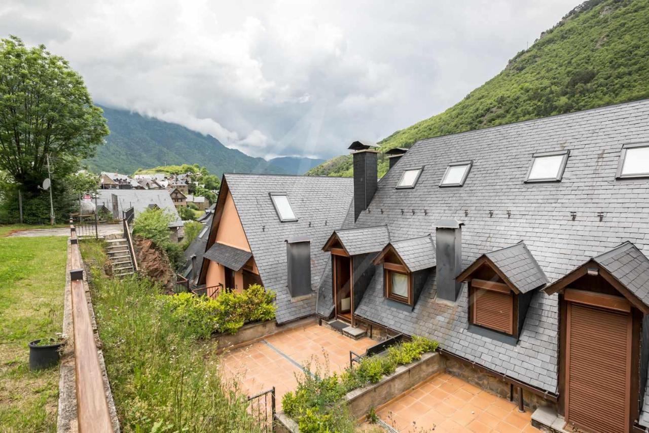 Casa Artiga De Lin By Seamount Rentals Les Bordes Екстер'єр фото