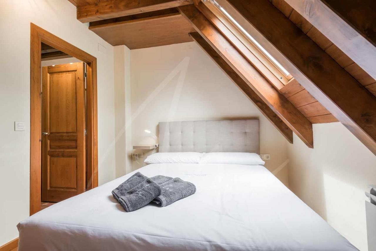 Casa Artiga De Lin By Seamount Rentals Les Bordes Екстер'єр фото
