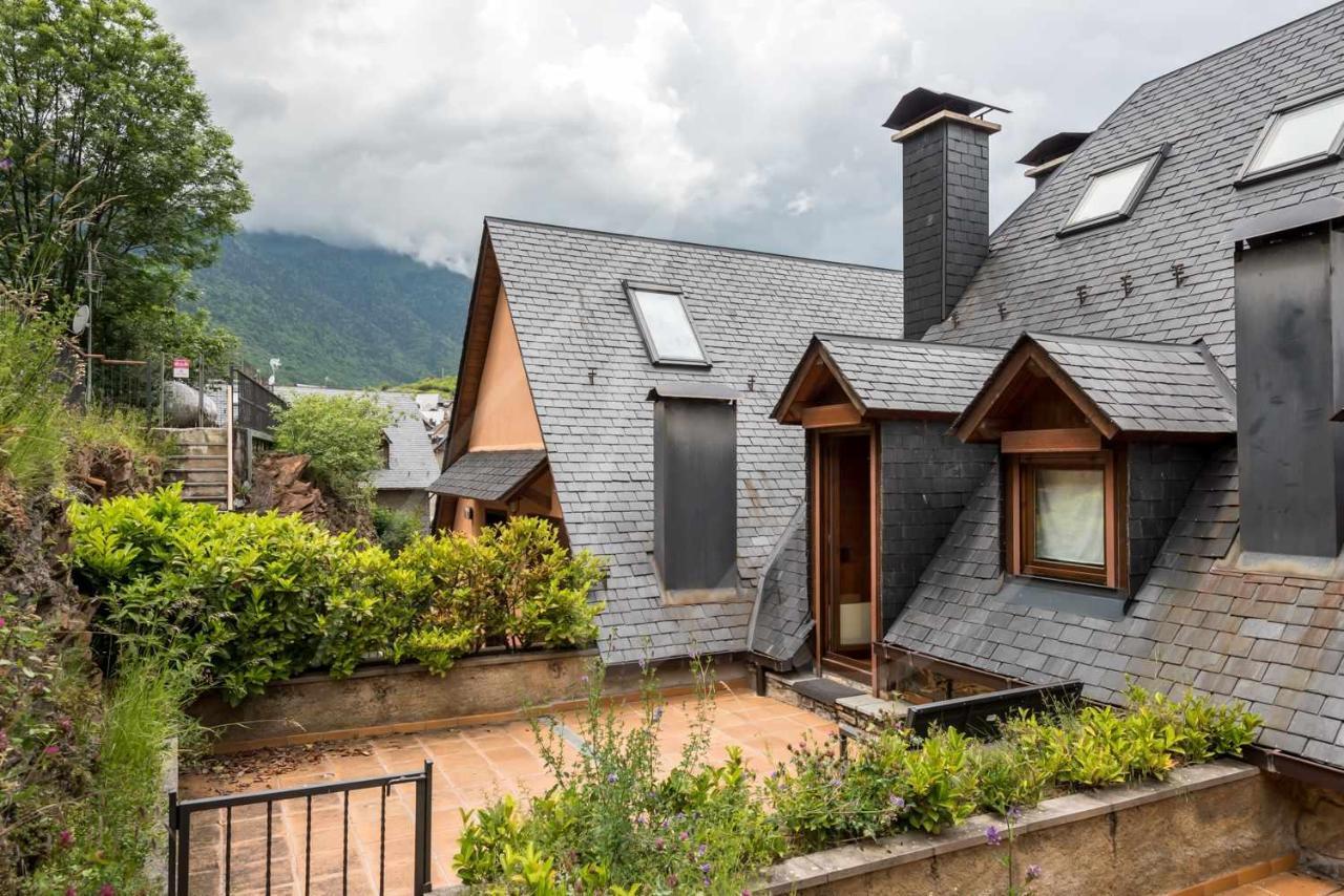 Casa Artiga De Lin By Seamount Rentals Les Bordes Екстер'єр фото