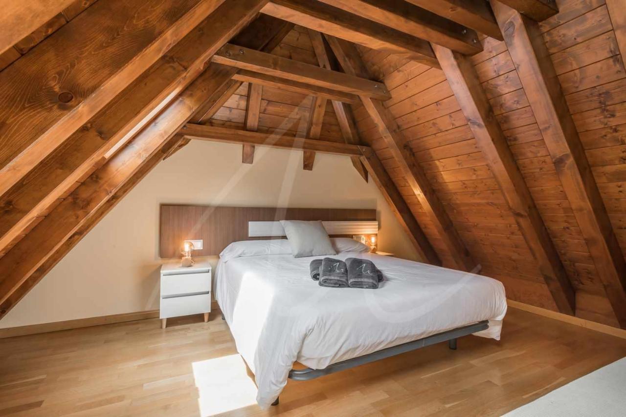 Casa Artiga De Lin By Seamount Rentals Les Bordes Екстер'єр фото