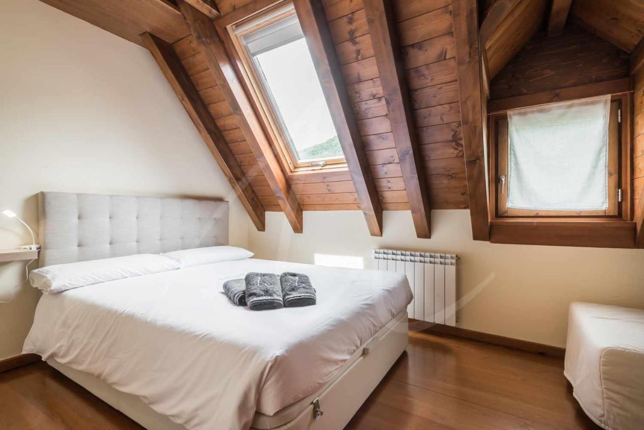Casa Artiga De Lin By Seamount Rentals Les Bordes Екстер'єр фото