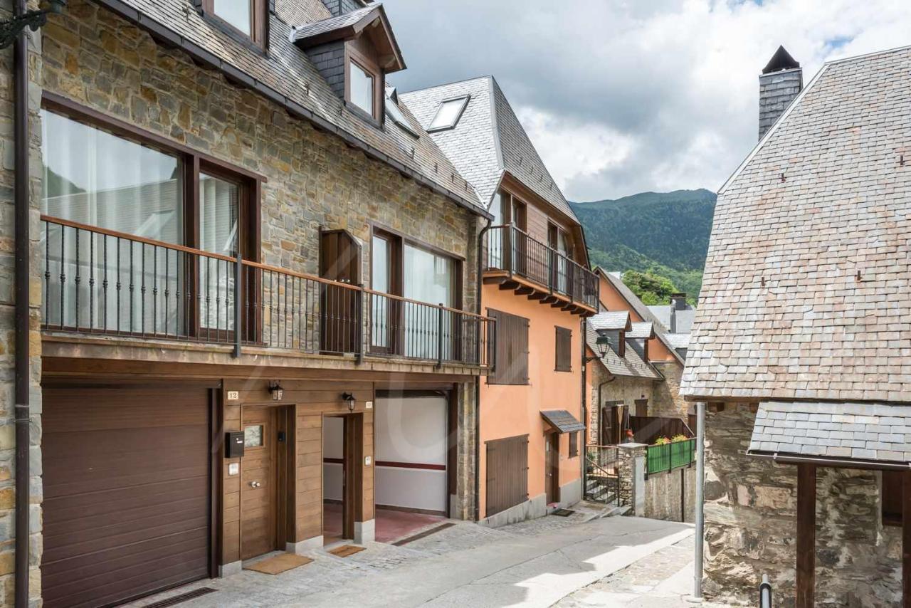 Casa Artiga De Lin By Seamount Rentals Les Bordes Екстер'єр фото